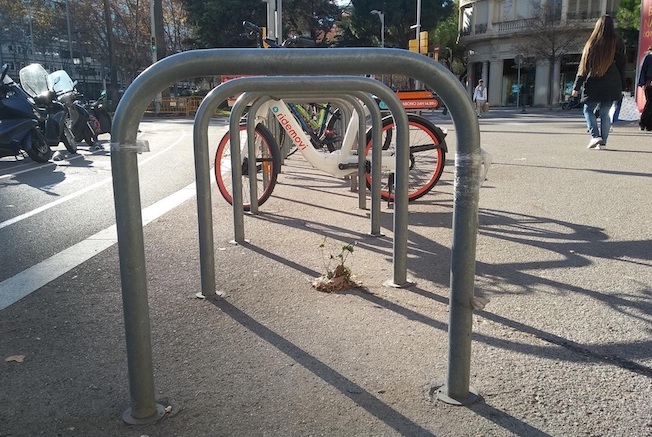 Granollers instala otros 9 puntos seguros y gratuitos de aparcamiento para  bicicletas